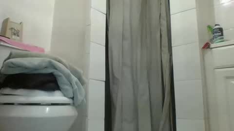 meaderd740870 online show from September 18, 2025, 9:33 am