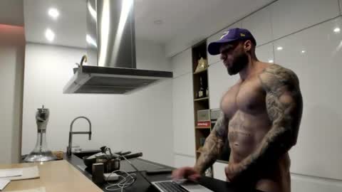 Snapshot of mealphamale chatting on June 21, 2026, 6:32 pm Alpha Male online show from June 21, 2026, 6:32 pm