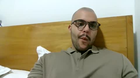 Snapshot of medellindrak chatting on January 1, 2025, 2:09 am filippoae online show from January 1, 2025, 2:09 am