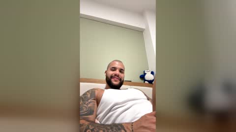 Snapshot of medellindrak chatting on January 14, 2026, 2:06 am filippoae online show from January 14, 2026, 2:06 am