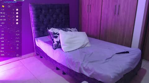 Snapshot of medelynevans chatting on December 20, 2024, 11:58 pm medelyn Instagram mady evans13 online show from December 20, 2024, 11:58 pm