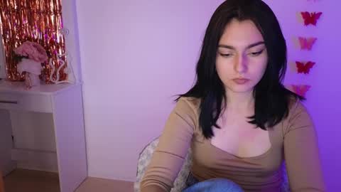 Snapshot of medina_andress chatting on March 10, 2025, 6:56 pm Dina online show from March 10, 2025, 6:56 pm