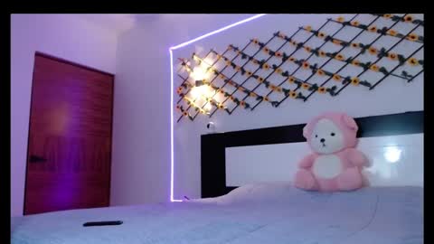 megam manze00 online show from November 11, 2025, 12:10 am