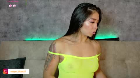 Megan Bluee online show from April 16, 2026, 11:40 pm