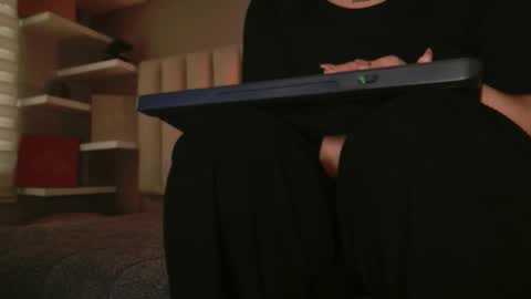     online show from November 23, 2025, 12:38 pm