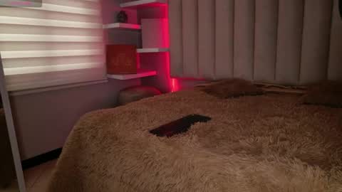     online show from November 24, 2025, 1:55 pm