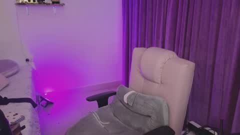 Snapshot of megan_ricci chatting on January 14, 2025, 3:32 am Laura online show from January 14, 2025, 3:32 am