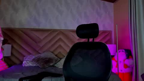 megan_shyne online show from December 4, 2025, 8:23 am