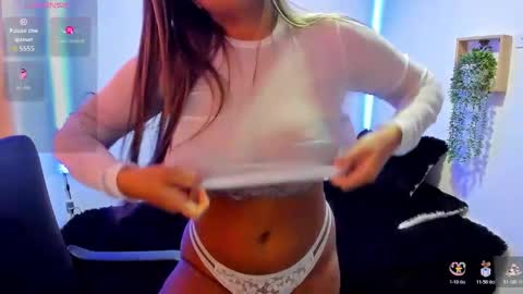 Snapshot of megan_stacked chatting on November 12, 2025, 9:36 pm Megan online show from November 12, 2025, 9:36 pm