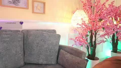 Snapshot of meganlowell chatting on April 22, 2026, 7:37 pm Megan Lowell online show from April 22, 2026, 7:37 pm