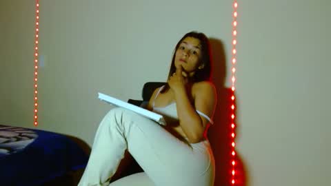 Snapshot of meganxox25 chatting on April 14, 2026, 1:33 am meganxox25 online show from April 14, 2026, 1:33 am