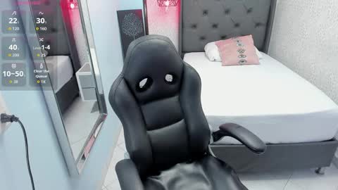 M E G A N  online show from November 4, 2025, 1:32 pm