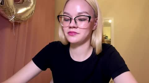 Mia online show from April 17, 2026, 3:15 pm