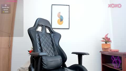 Meghan  online show from October 15, 2025, 1:33 pm