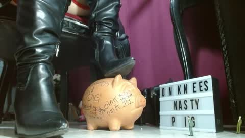 Snapshot of megoddessara chatting on May 16, 2026, 8:18 pm Goddess Sara online show from May 16, 2026, 8:18 pm