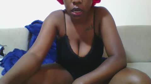 pretty online show from December 21, 2025, 6:42 am