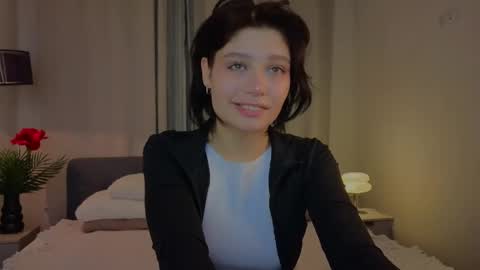 Snapshot of melan1e_ chatting on March 5, 2025, 9:48 pm mel online show from March 5, 2025, 9:48 pm