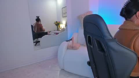 Snapshot of melan_owen chatting on June 7, 2026, 11:03 am melan_owen online show from June 7, 2026, 11:03 am