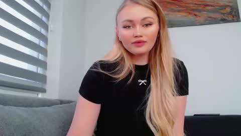 Snapshot of melani_a chatting on February 15, 2026, 7:38 am Melania online show from February 15, 2026, 7:38 am