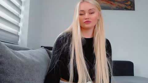 Snapshot of melani_a chatting on July 11, 2026, 10:07 am Melania online show from July 11, 2026, 10:07 am