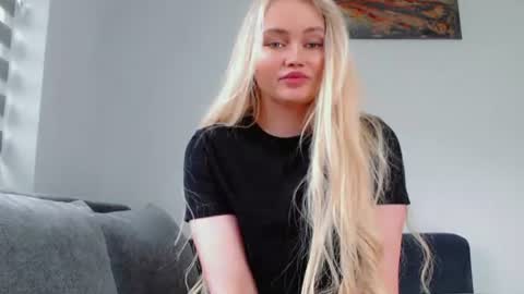 Snapshot of melani_a chatting on July 18, 2026, 12:53 pm Melania online show from July 18, 2026, 12:53 pm