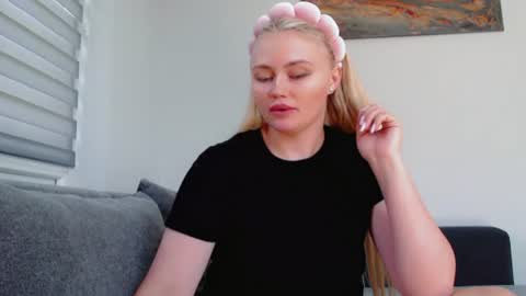 Snapshot of melani_a chatting on July 22, 2026, 11:02 am Melania online show from July 22, 2026, 11:02 am