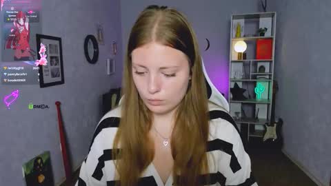 melani_bumm online show from September 21, 2025, 12:18 pm