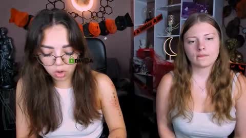melani_bumm online show from October 23, 2025, 6:13 am