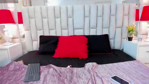 Snapshot of melani_hom chatting on September 17, 2025, 12:40 pm melani hom online show from September 17, 2025, 12:40 pm