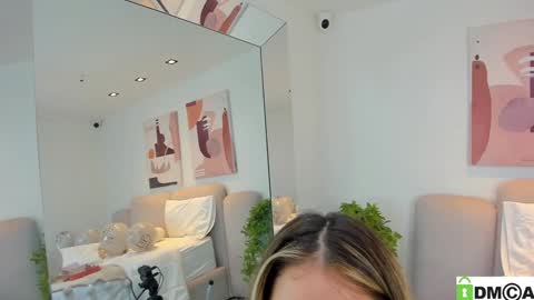 Snapshot of melanie__5 chatting on January 28, 2025, 8:57 am Melanie Baez online show from January 28, 2025, 8:57 am