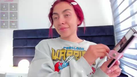 Snapshot of melanie_roux_ chatting on March 4, 2026, 12:11 pm Melanie roux online show from March 4, 2026, 12:11 pm