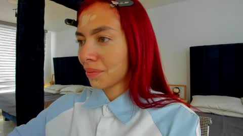 Melanie roux  online show from April 3, 2026, 12:25 pm