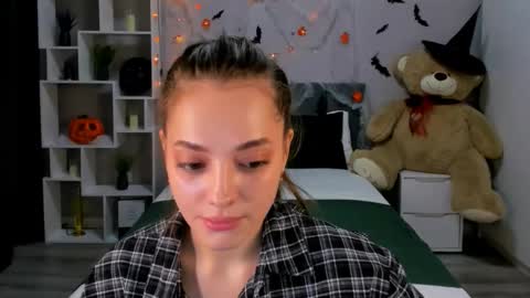 Snapshot of melaniealves chatting on October 13, 2025, 12:38 pm MelanieAlves online show from October 13, 2025, 12:38 pm