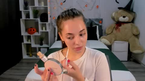 Snapshot of melaniealves chatting on October 15, 2025, 12:38 pm MelanieAlves online show from October 15, 2025, 12:38 pm