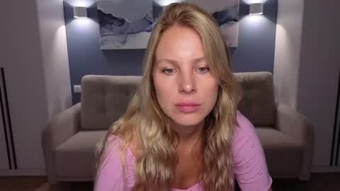 Melanie Bennett online show from September 18, 2025, 6:04 am