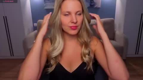 Snapshot of melaniebennett chatting on June 11, 2026, 7:17 am Melanie Bennett online show from June 11, 2026, 7:17 am
