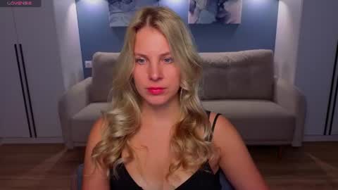 Snapshot of melaniebennett chatting on June 19, 2026, 6:40 am Melanie Bennett online show from June 19, 2026, 6:40 am