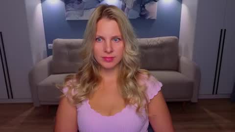 Snapshot of melaniebennett chatting on July 13, 2026, 8:17 am Melanie Bennett online show from July 13, 2026, 8:17 am