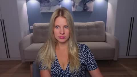 Snapshot of melaniebennett chatting on July 25, 2026, 12:03 pm Melanie Bennett online show from July 25, 2026, 12:03 pm