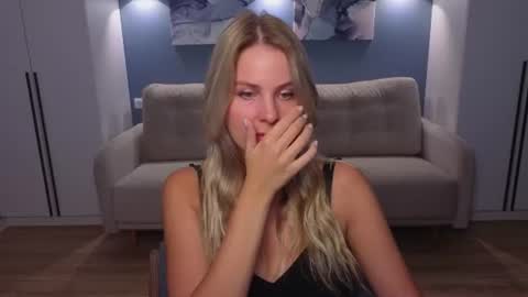 Snapshot of melaniebennett chatting on August 3, 2026, 9:15 am Melanie Bennett online show from August 3, 2026, 9:15 am