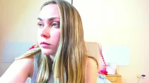 Snapshot of melaniecutys chatting on May 14, 2026, 6:42 am Melania online show from May 14, 2026, 6:42 am