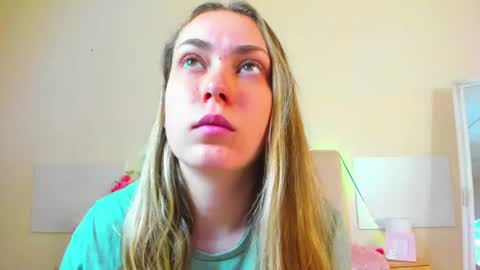 Snapshot of melaniecutys chatting on June 13, 2026, 5:16 am Melania online show from June 13, 2026, 5:16 am