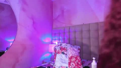 Snapshot of melanieroux chatting on January 26, 2025, 10:46 pm Melanie Roux online show from January 26, 2025, 10:46 pm