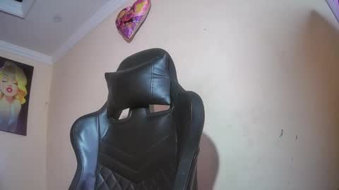 Snapshot of melany_isabella chatting on April 12, 2026, 3:33 am melany online show from April 12, 2026, 3:33 am