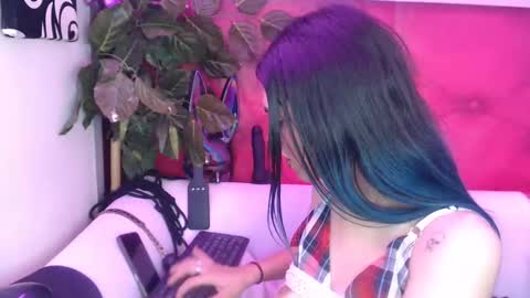 melhiza online show from March 2, 2025, 7:10 am