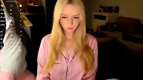 Snapshot of meliss_ss chatting on July 14, 2026, 10:37 pm Mel or Lissa 3 Welcome here online show from July 14, 2026, 10:37 pm