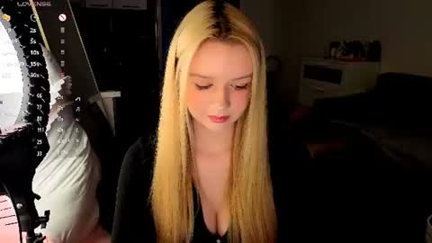 Snapshot of meliss_ss chatting on July 18, 2026, 7:17 pm Mel or Lissa 3 Welcome here online show from July 18, 2026, 7:17 pm