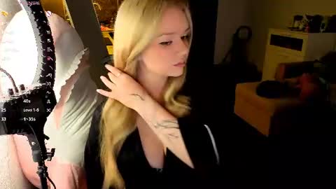 Snapshot of meliss_ss chatting on July 24, 2026, 6:50 pm Mel or Lissa 3 Welcome here online show from July 24, 2026, 6:50 pm