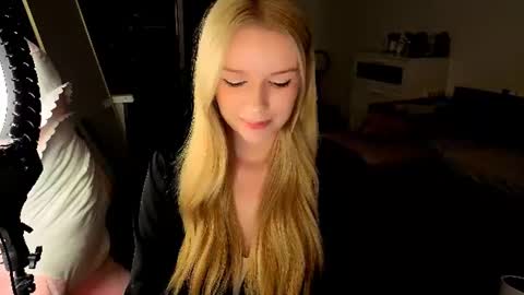 Snapshot of meliss_ss chatting on July 26, 2026, 9:21 pm Mel or Lissa 3 Welcome here online show from July 26, 2026, 9:21 pm