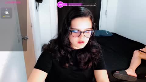 Snapshot of melissa_and_dany chatting on December 25, 2024, 5:58 pm Melissas Corner online show from December 25, 2024, 5:58 pm